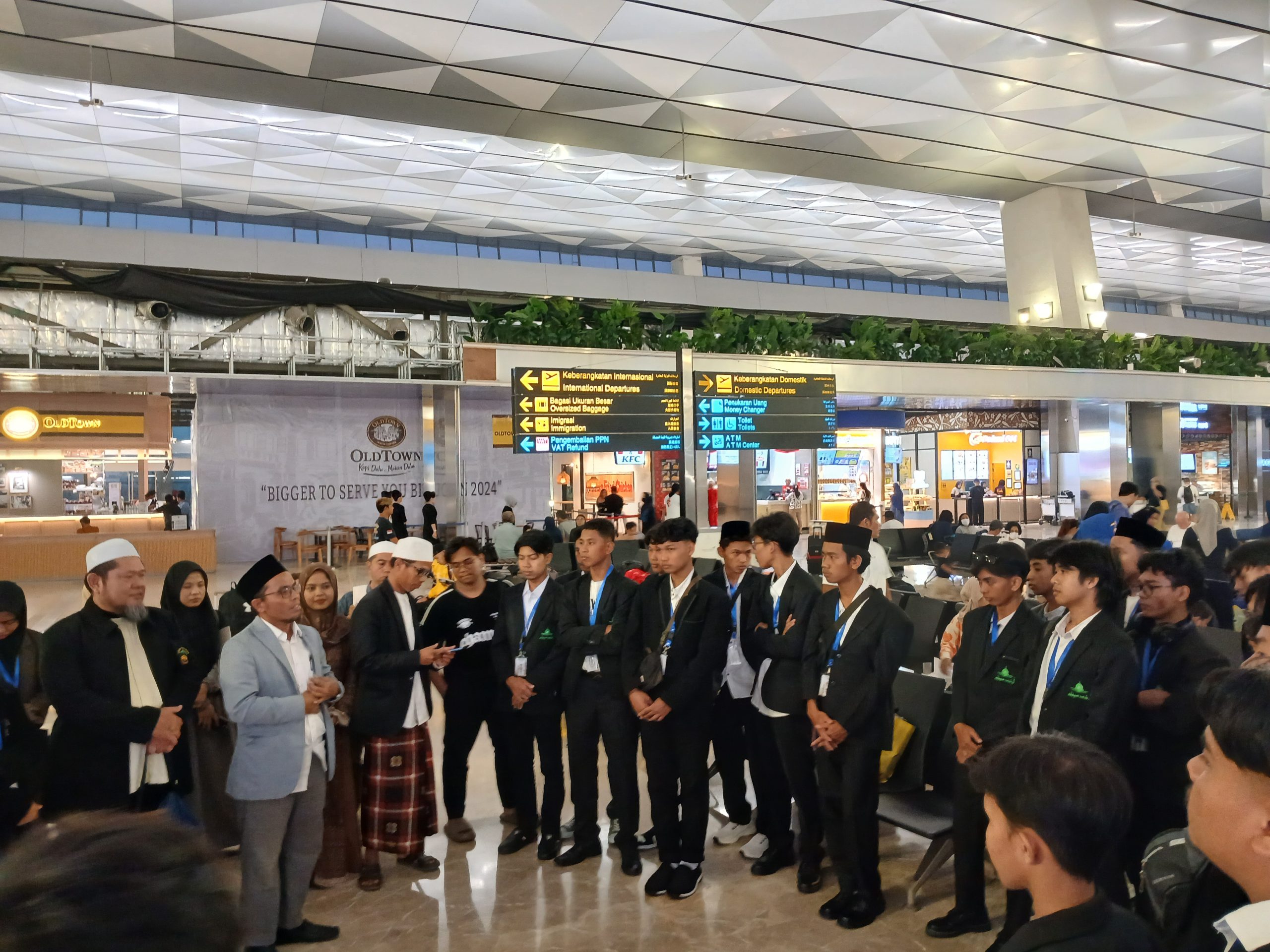 Briefing calon mahasiswa sebelum keberangkatan ke Kairo.