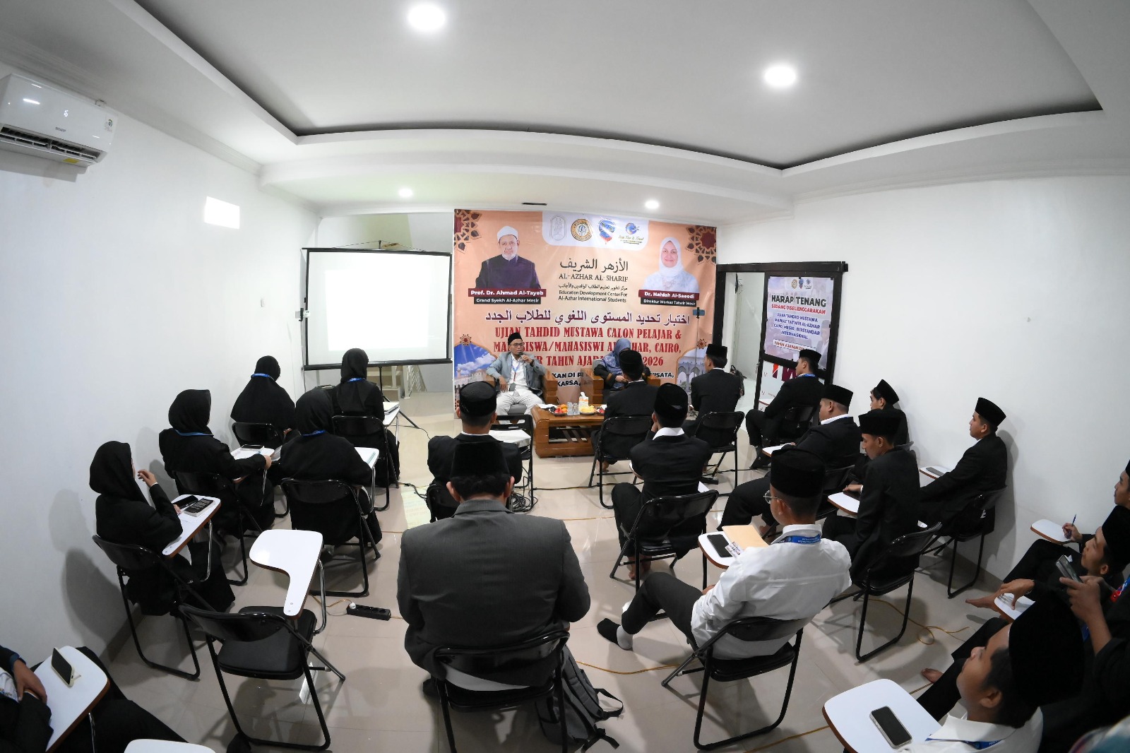 Pelaksanaan Ujian Tahdid Mustawa berlangsung pada 20 Oktober 2025 di Kantor Dunia Global Azhari Indonesia, Jagakarsa, Jakarta Selatan.