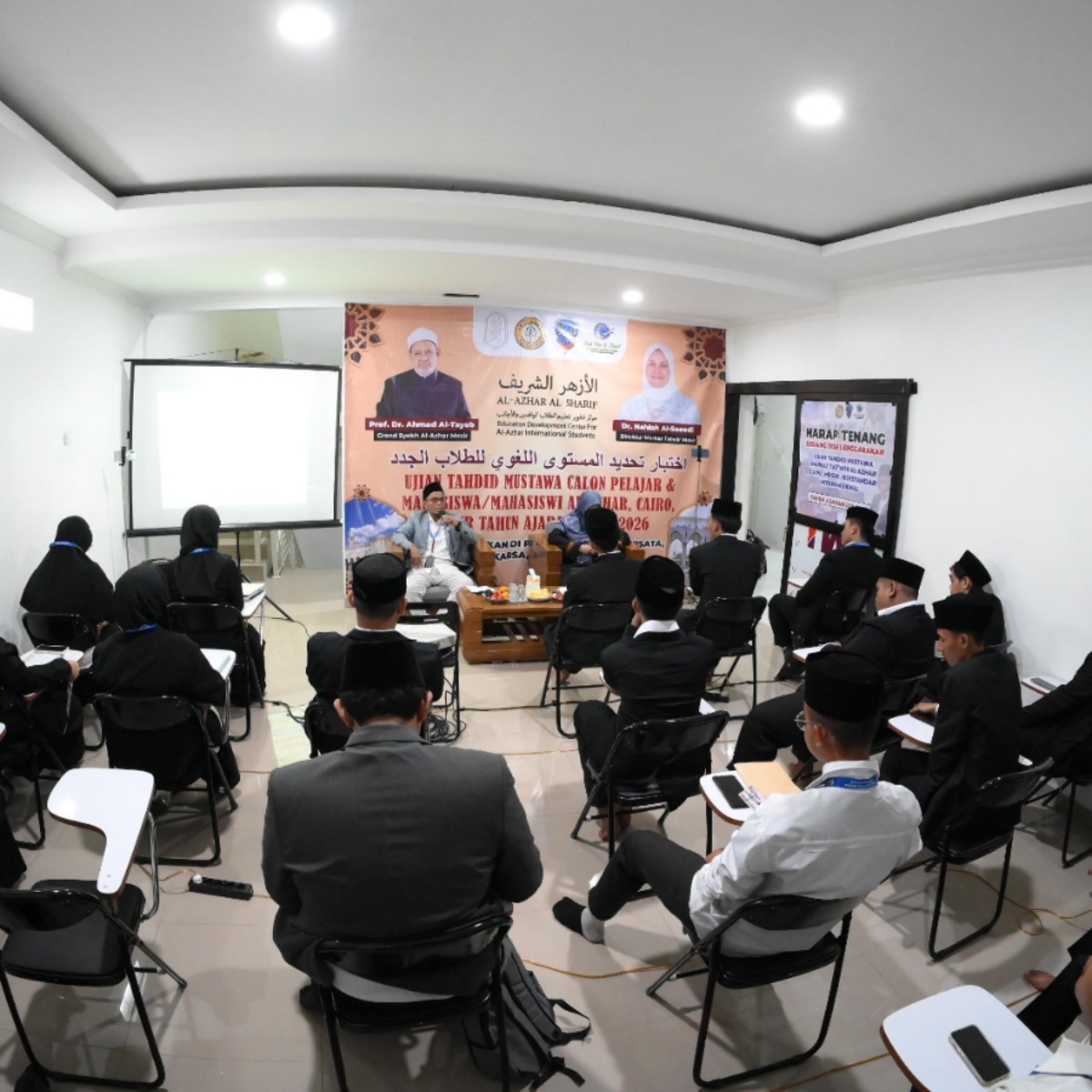 Pelaksanaan Ujian Tahdid Mustawa berlangsung pada 20 Oktober 2025 di Kantor Dunia Global Azhari Indonesia, Jagakarsa, Jakarta Selatan.
