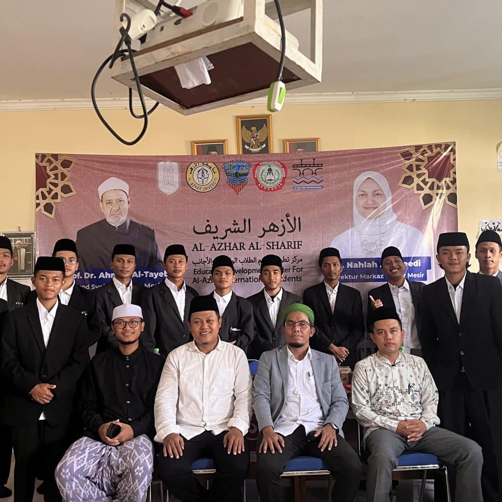 Peserta mengikuti Ujian Tahdid Mustawa sebagai tahap evaluasi kemampuan bahasa Arab bagi calon pelajar dan mahasiswa Universitas Al-Azhar Kairo Mesir di Brebes.